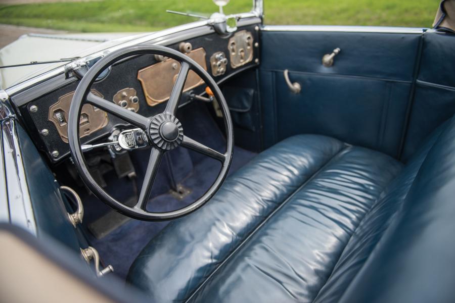 Интерьер Cord L-29 Convertible 1930 года  (фото 34 из 47)